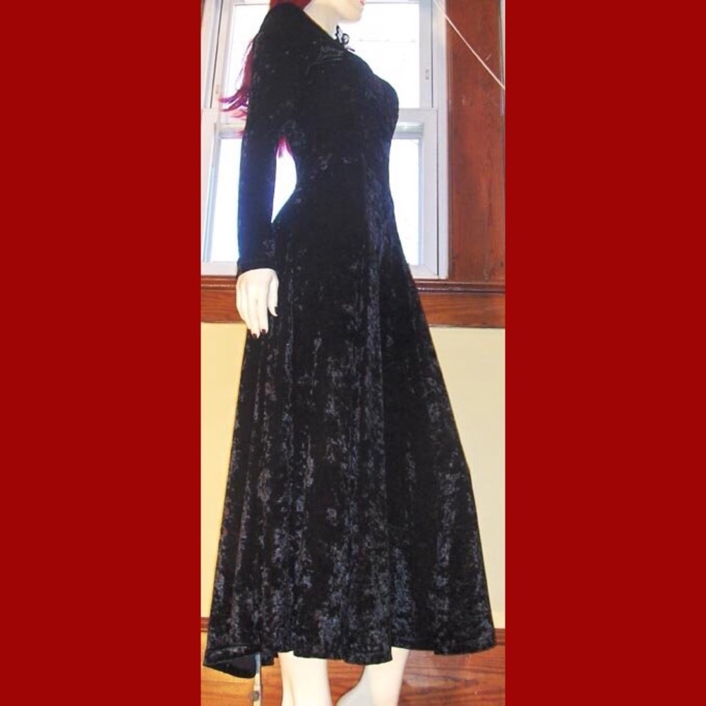 VTG 80s GOTH Black Crushed Velvet WITCHY Maxi Dress